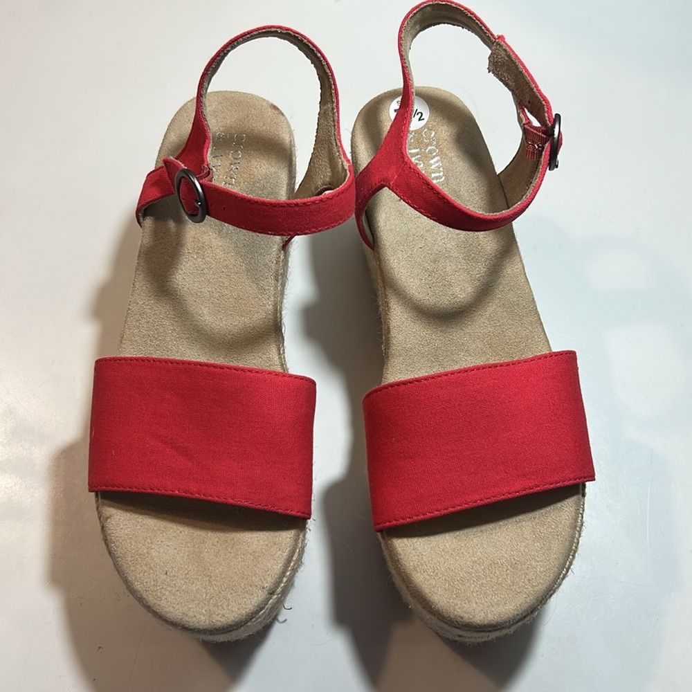 Crown and Ivy red platform sandals - Picture 2 of 11